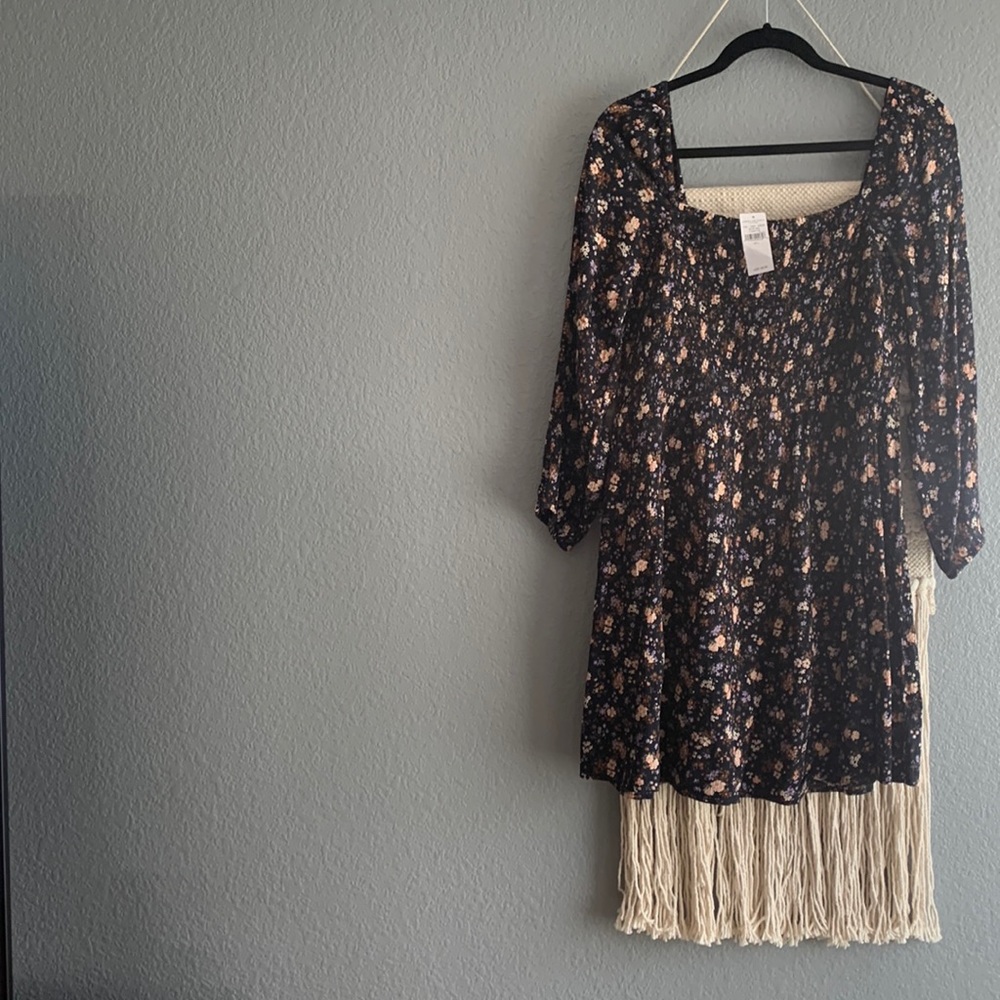 Long sleeve floral midi dress.